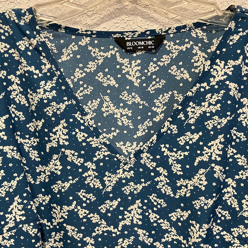 BloomChic V-neck tunic blouse